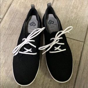New Clarks sneakers sz 5